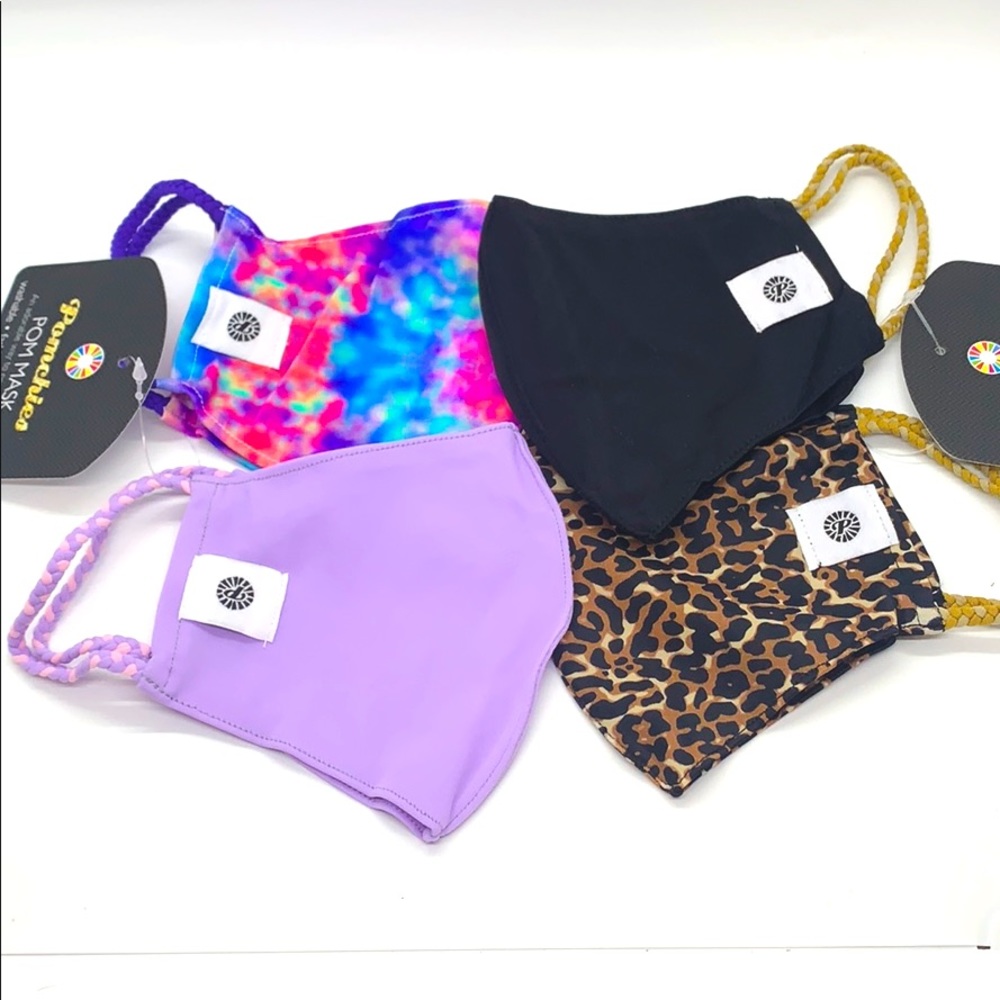 Pomchies Face masks - 2 sets - 4 Masks total